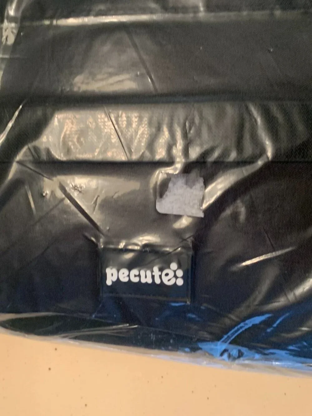 PECUTE CONSOLE DOG CAR SEAT NWT